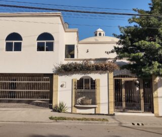 CASA EN VENTA CUMBRES 3ER SECTOR